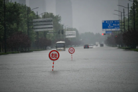 有人拿河南的暴雨灾情，大做文章攻击中国社会? 真相是……