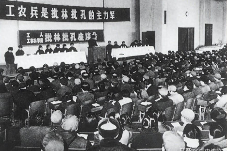 1966年毛泽东究竟对什么感到不安？