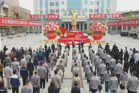 河北三个集体经济村清明时节祭奠伟人毛泽东