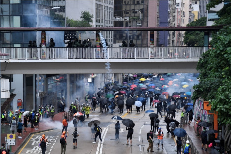 港17名反对派区议员涉暴被捕若判刑或失议席