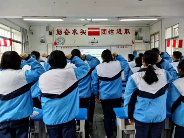 中小学生红色文化简明读本在永州市发行