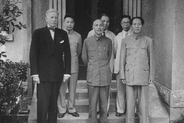 “弥天大勇”。1945年毛泽东亲赴重庆谈判