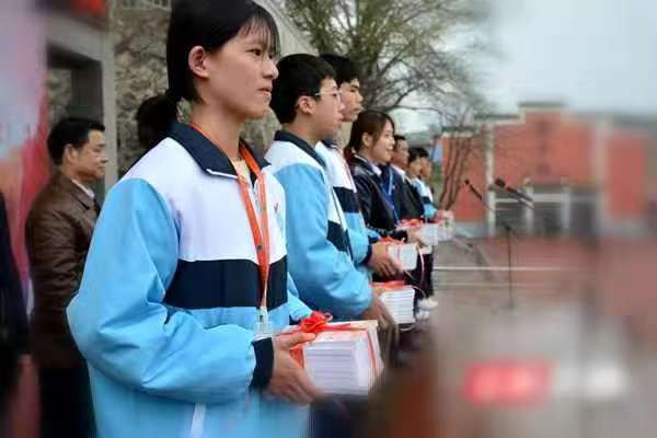 中小学生红色文化简明读本在永州市发行