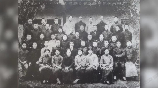 1921年中国共产党成立，为何毛泽东1920年入党