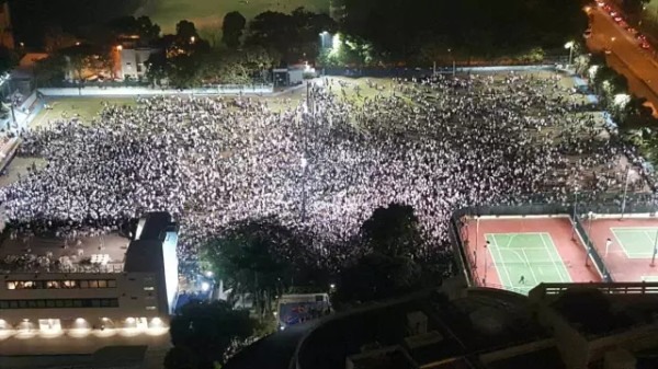 3.3万香港警察站出来了，希望730万市民都能站出来！(现场视频)